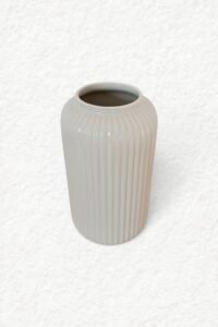 Vase - creme geriffelt ( H22 x 12 x 7 cm)